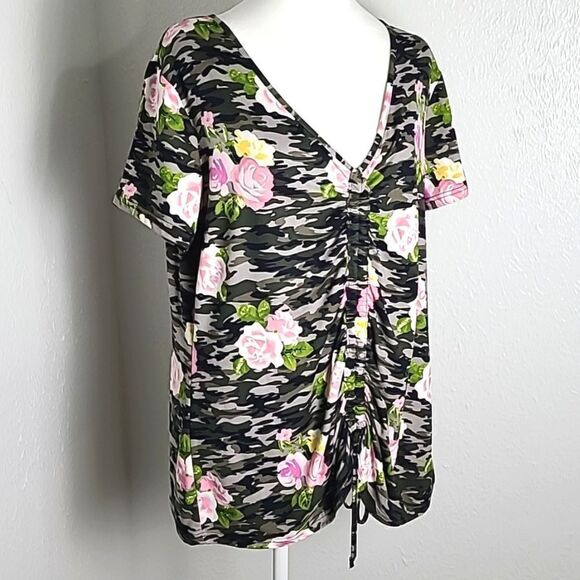 Bae City Green & Black Camouflage Top, Pink Roses, Ruching Down Front, Sz 1X - Picture 2 of 8